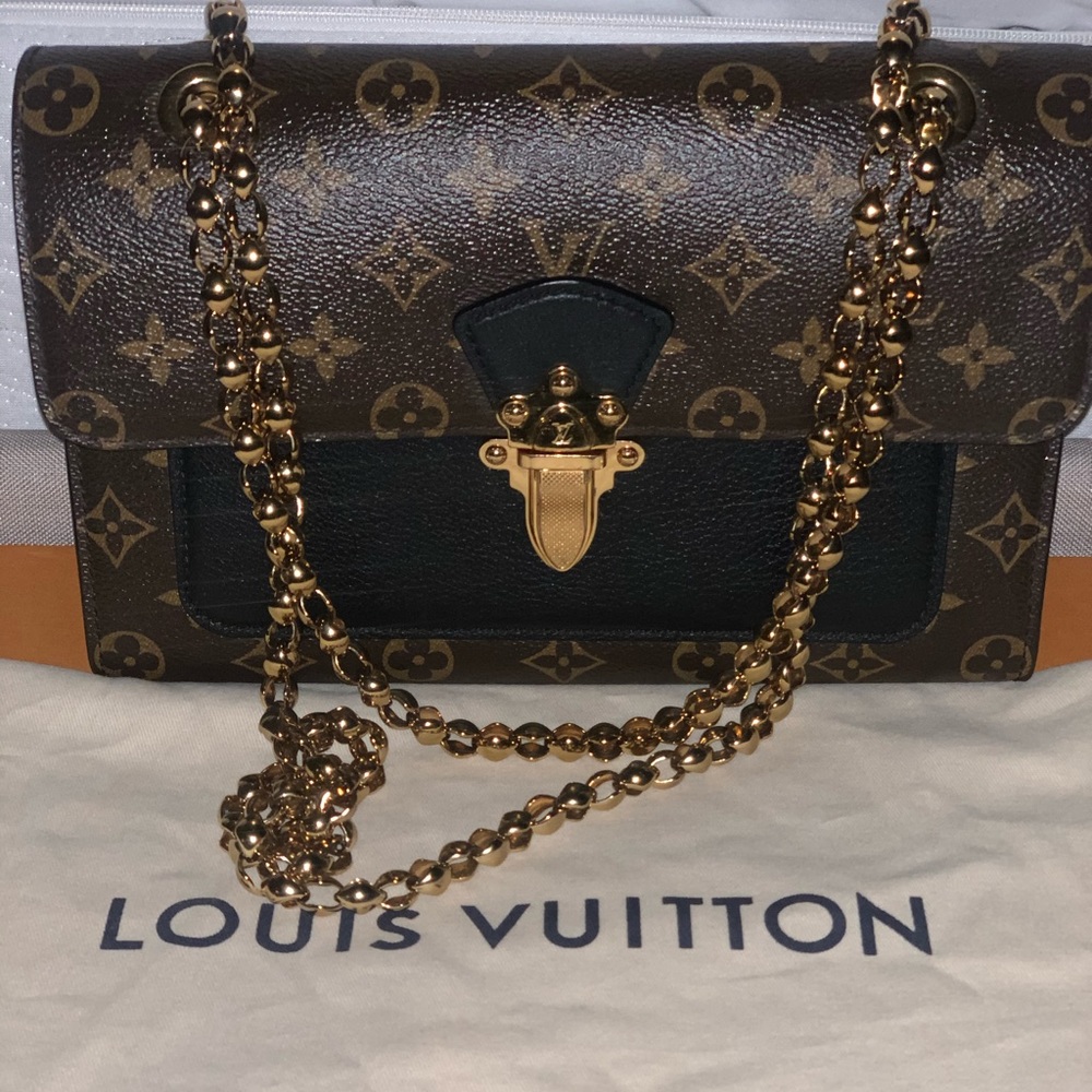 LIMITED EDITION Louis Vuitton Victoire Noir!